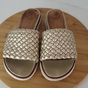 Gentle Souls by Kenneth Cole Soft Gold Braided Slides Size 10